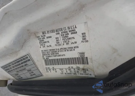 2000 Ford Expedition Eddie Bauer from USA, damaged, VIN 1FMRU1768YLB81673